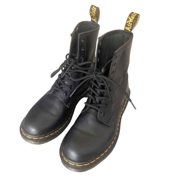 Doc Martens Dr. Martens 1460 Womans Lace Up Combat Utility Boot Size Womans 7 - Picture 1 of 6